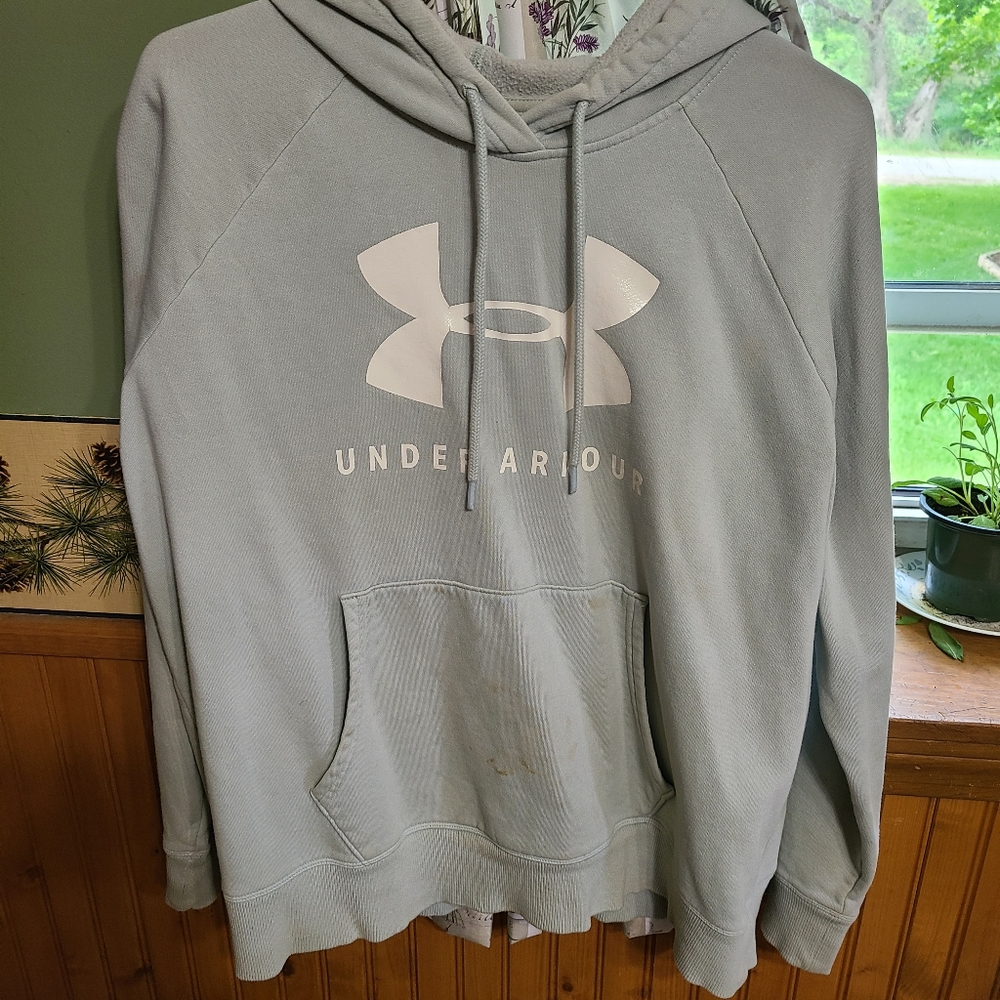 Under Armor Sweatshirt